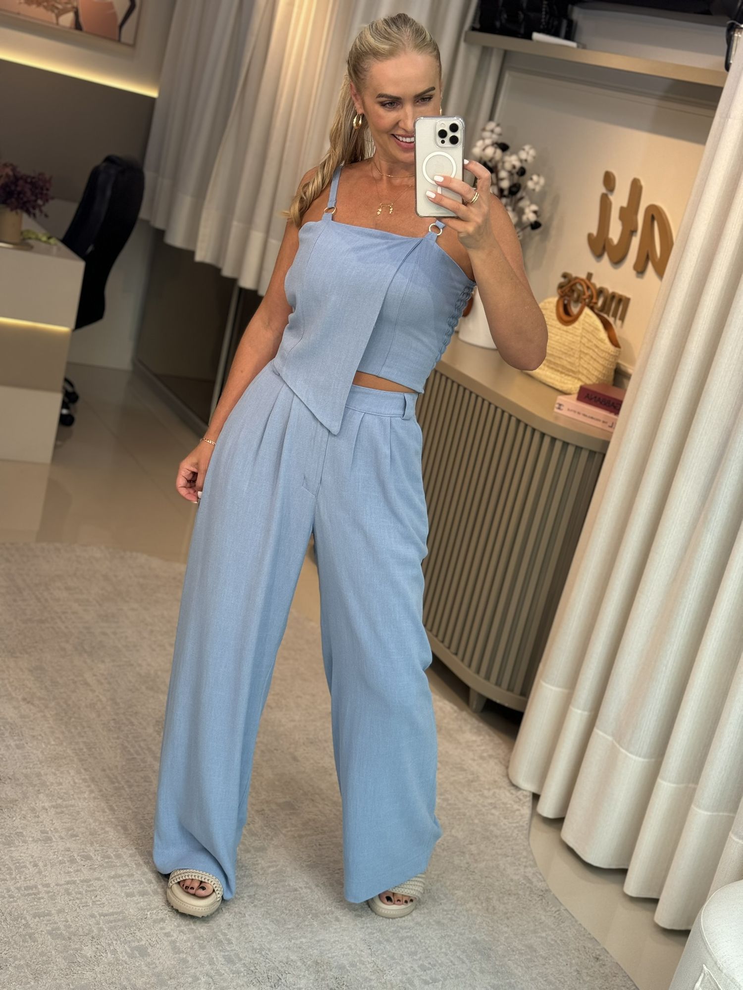 Calça Le Bongã De Viscolinho Com Pregas Azul 