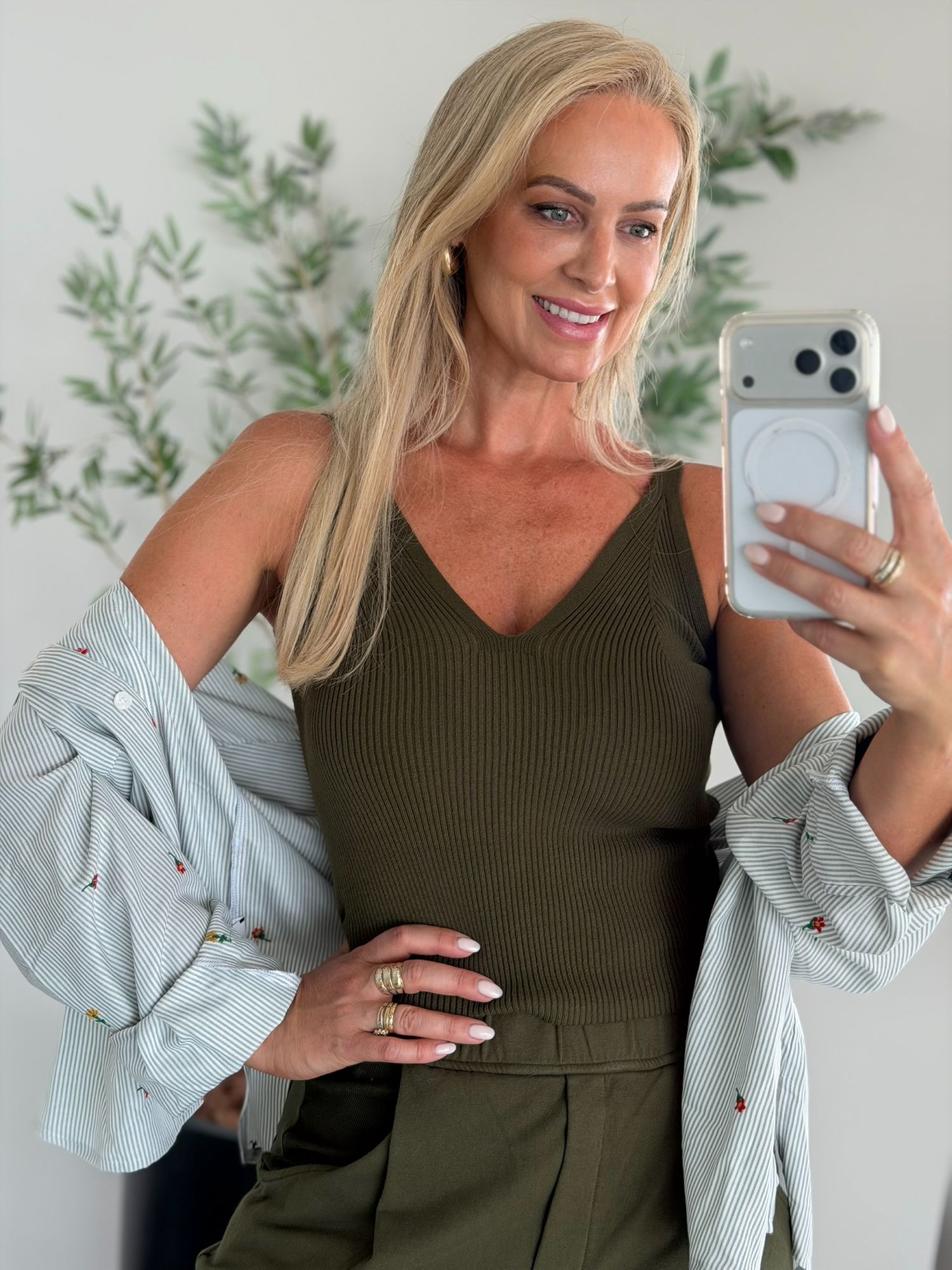 Regata Biamar Canelada Decote V Verde Oliva 1001