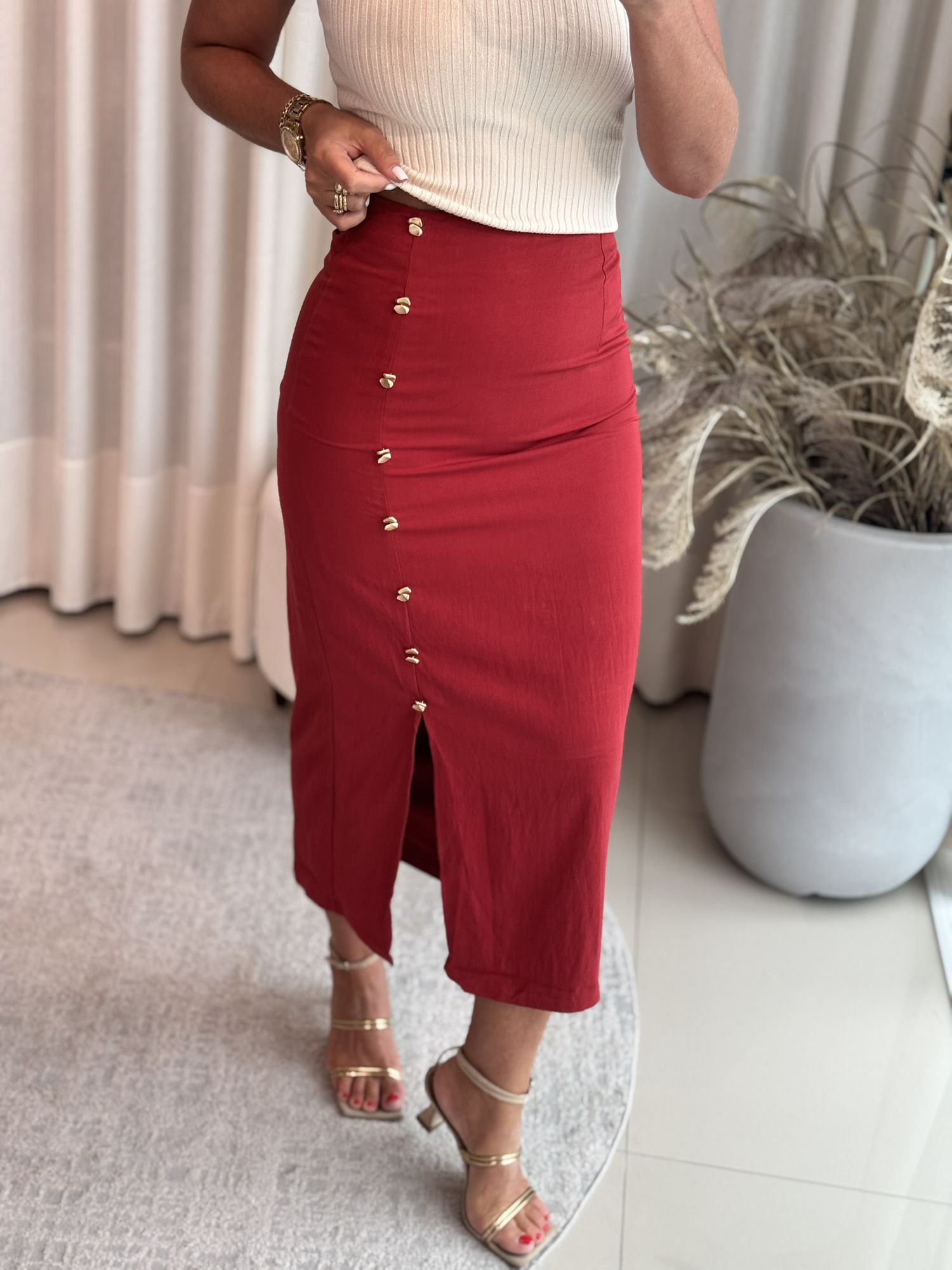 Saia Midi Aura Com Botões Dourados Vermelho 