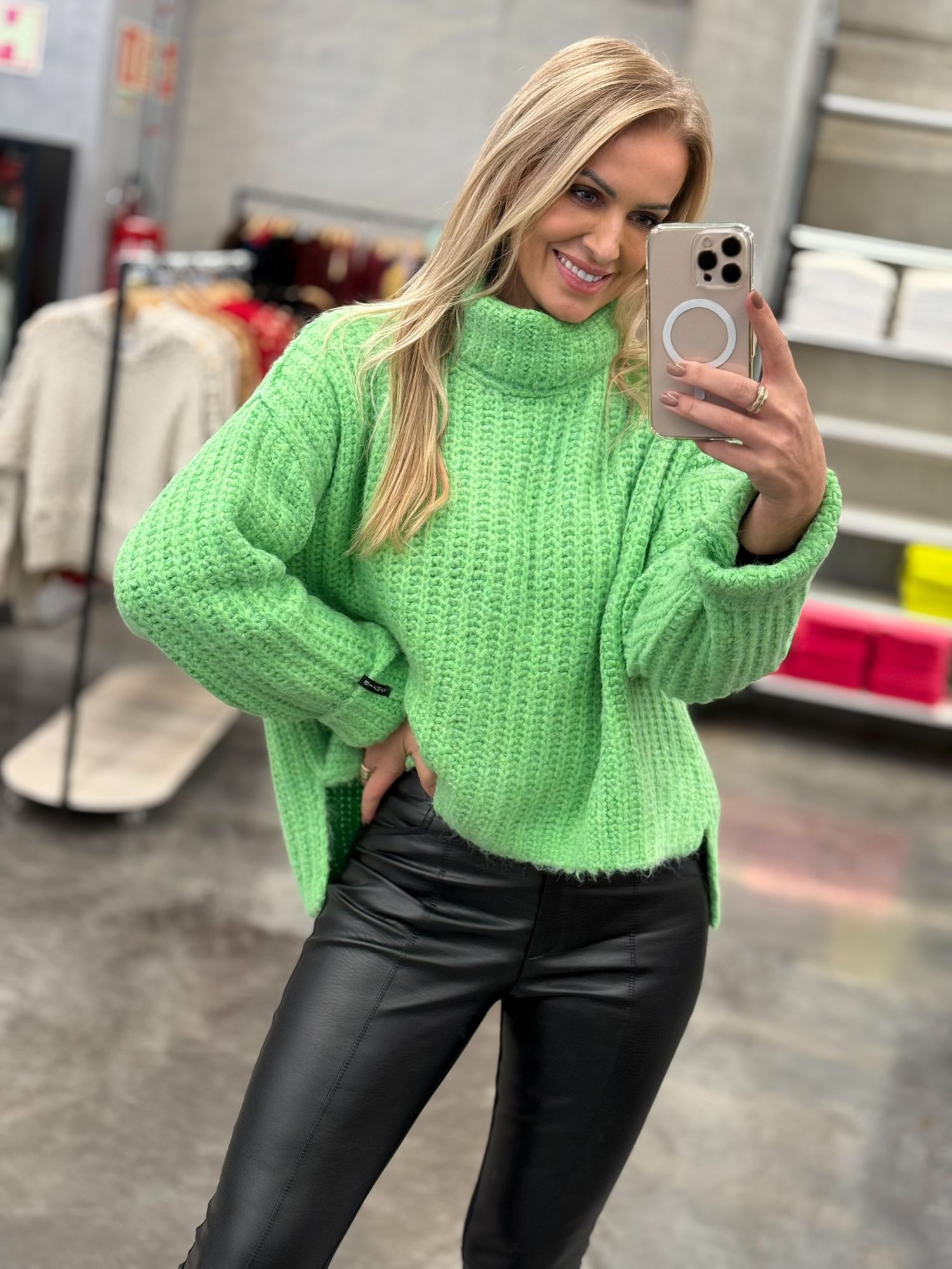 Blusa Biamar Mullet Gola Alta Verde Claro 0507