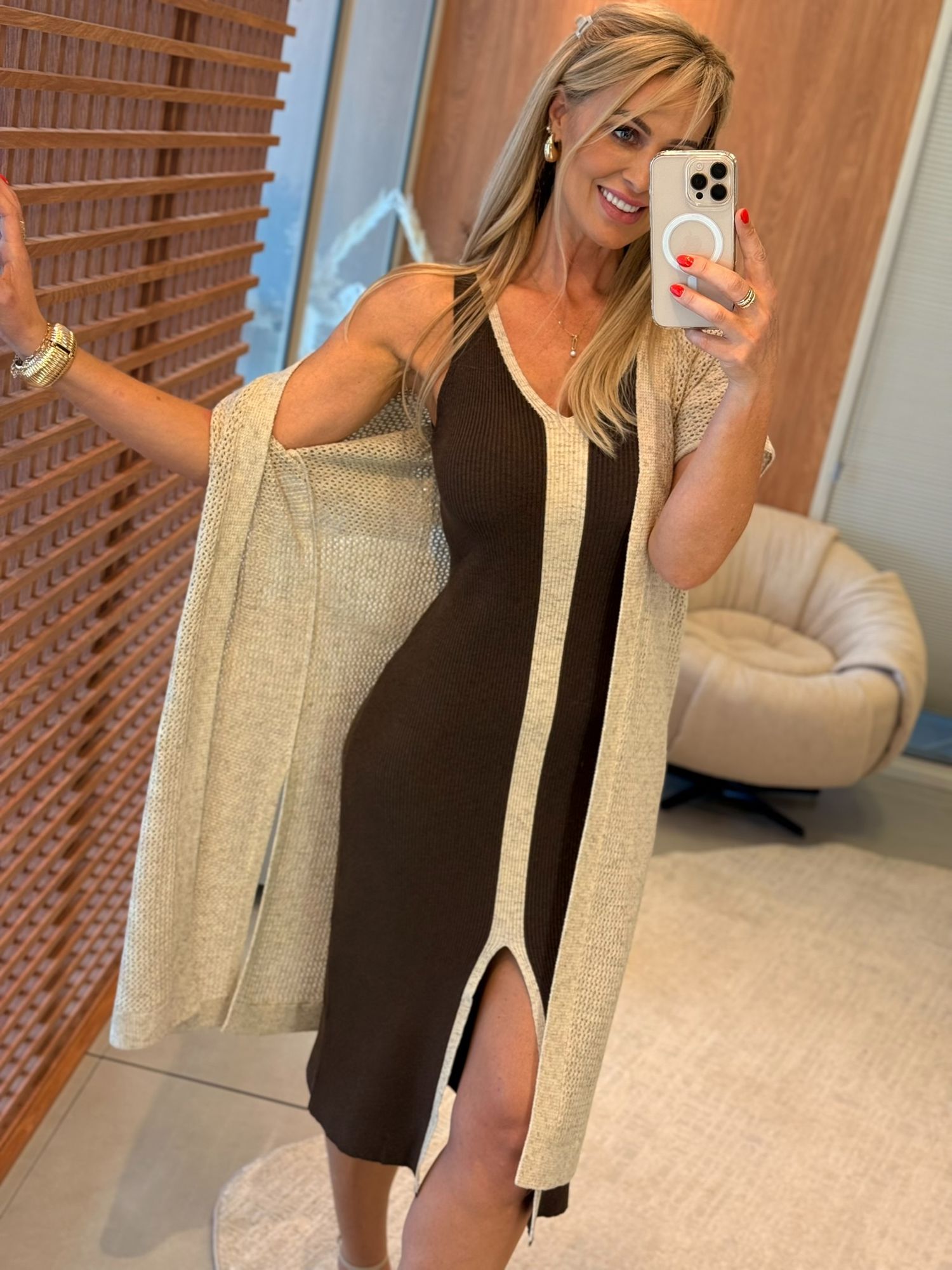  Vestido Le Bongã Tricô Canelado Midi Decote V Marrom 2611