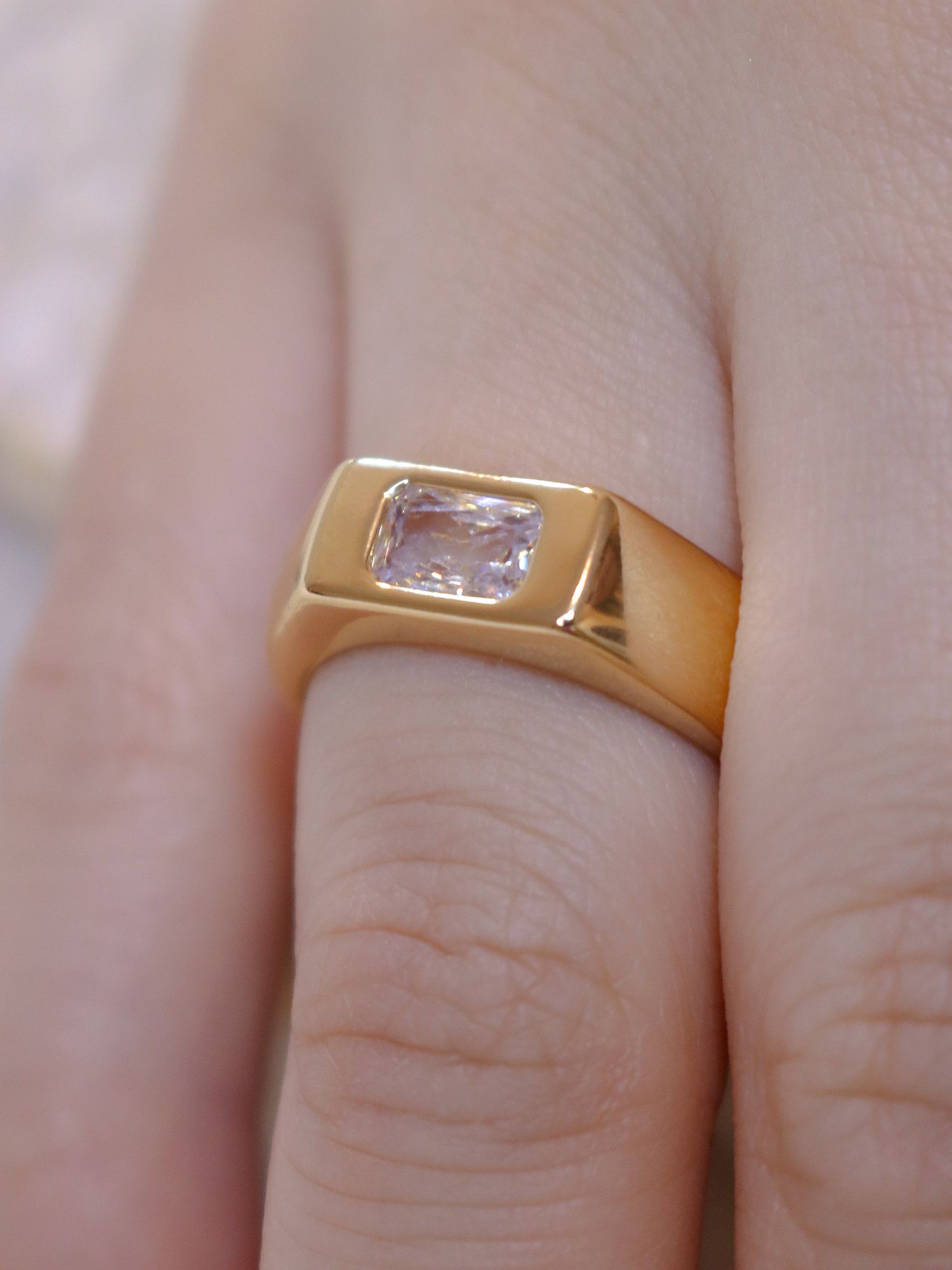 Anel bold de base reta com pedra - MISS MODA BIJU