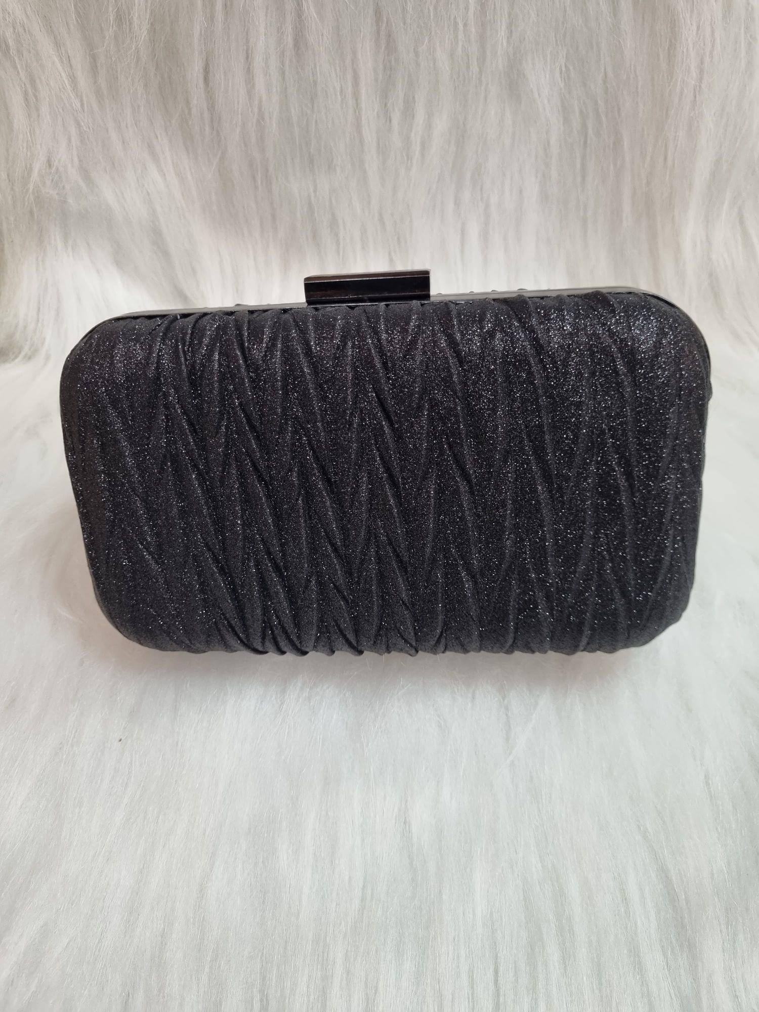 Clutch preta glitter ondas - MISS MODA BIJU