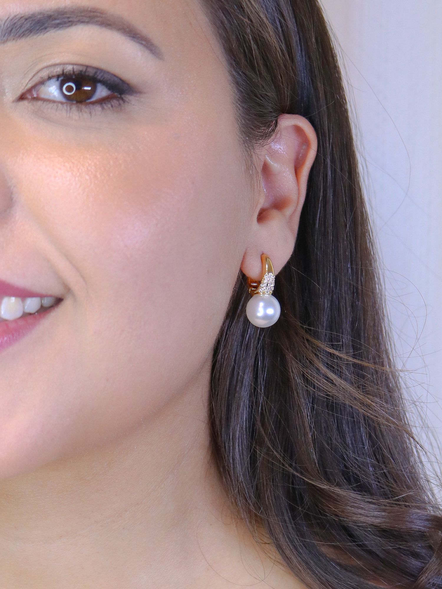 Argola cravejada com pérola - MISS MODA BIJU