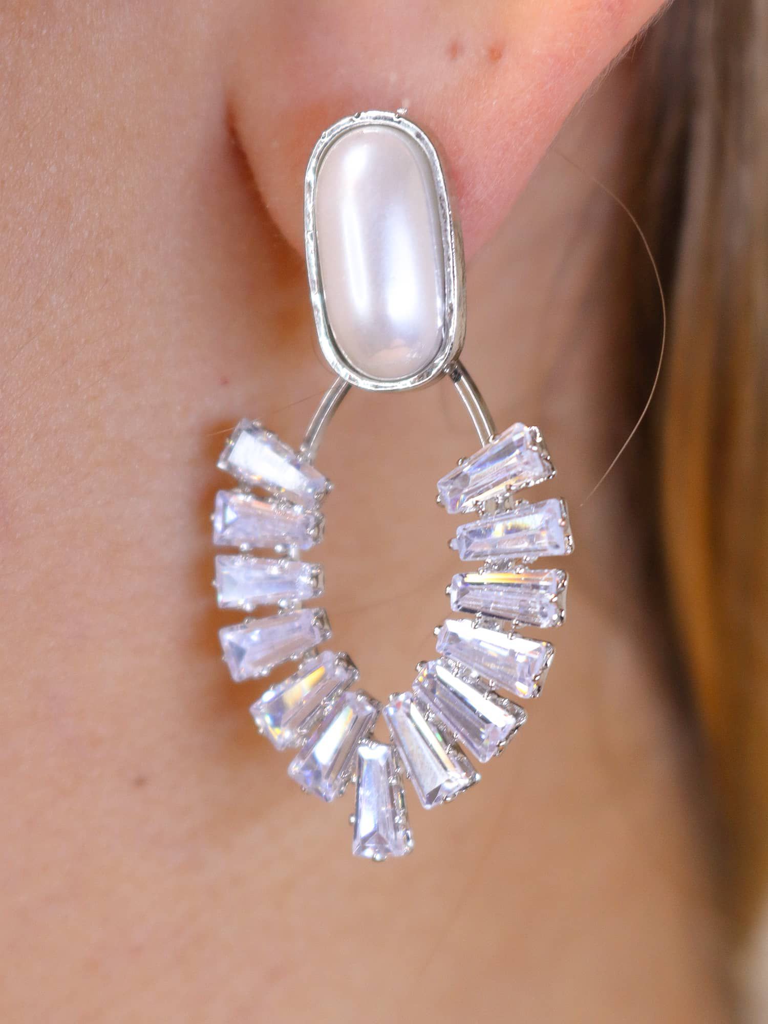 Brinco médio pérola e brilho - MISS MODA BIJU