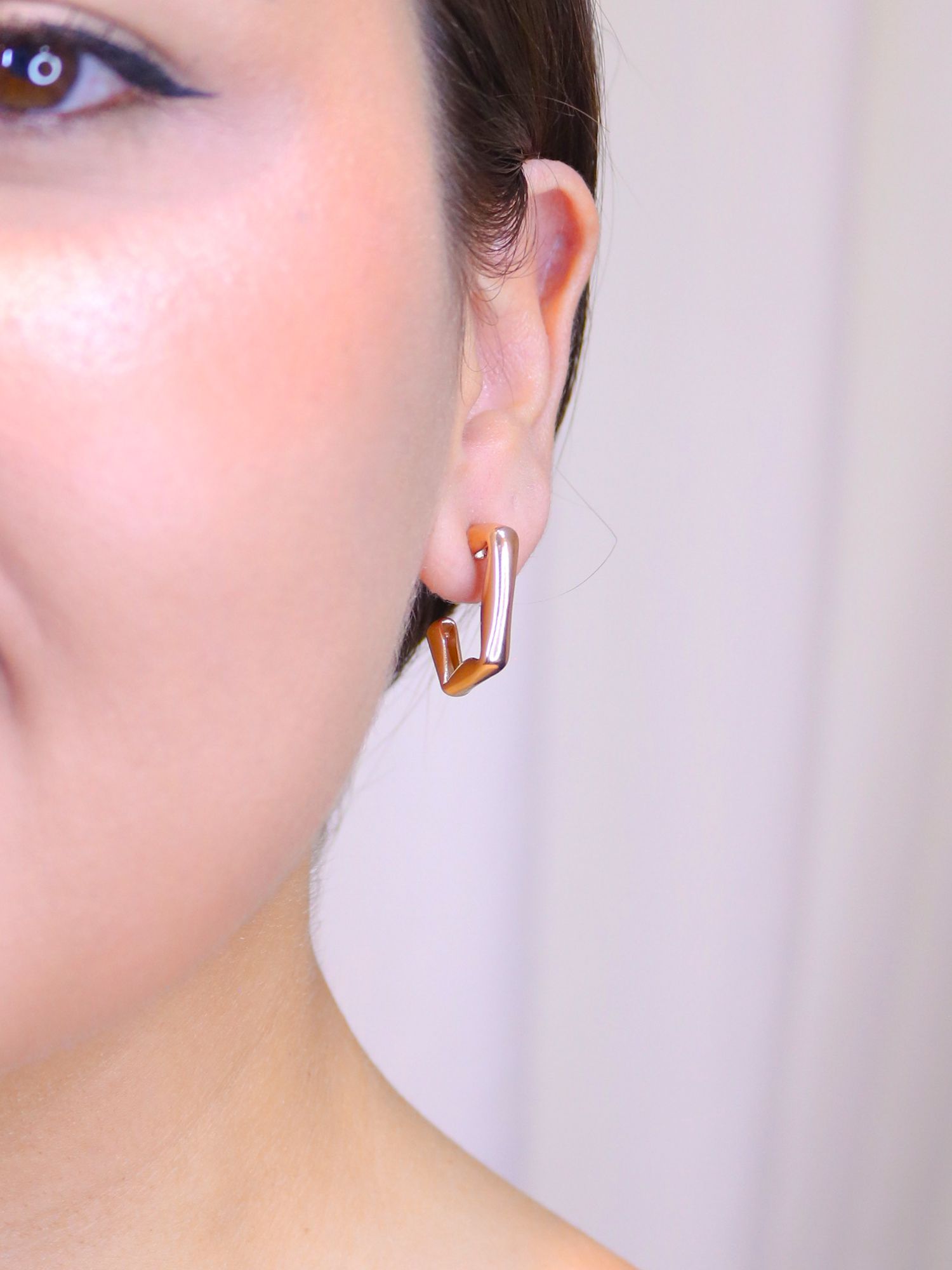 Brinco argola abstrata - MISS MODA BIJU