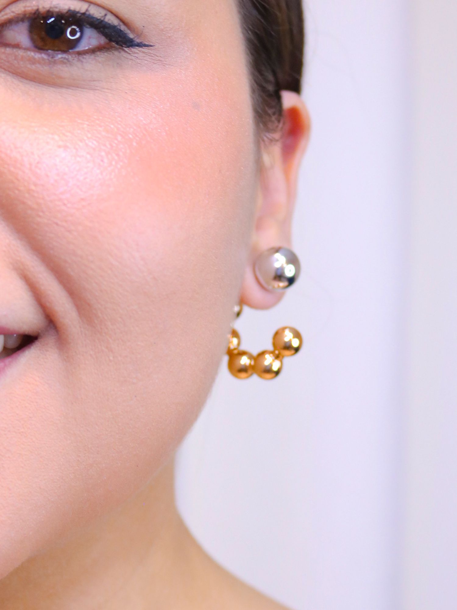 Argola bolinhas esfera - MISS MODA BIJU