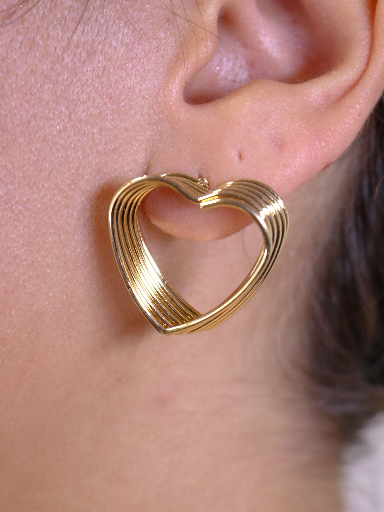 Brinco aros coração - MISS MODA BIJU