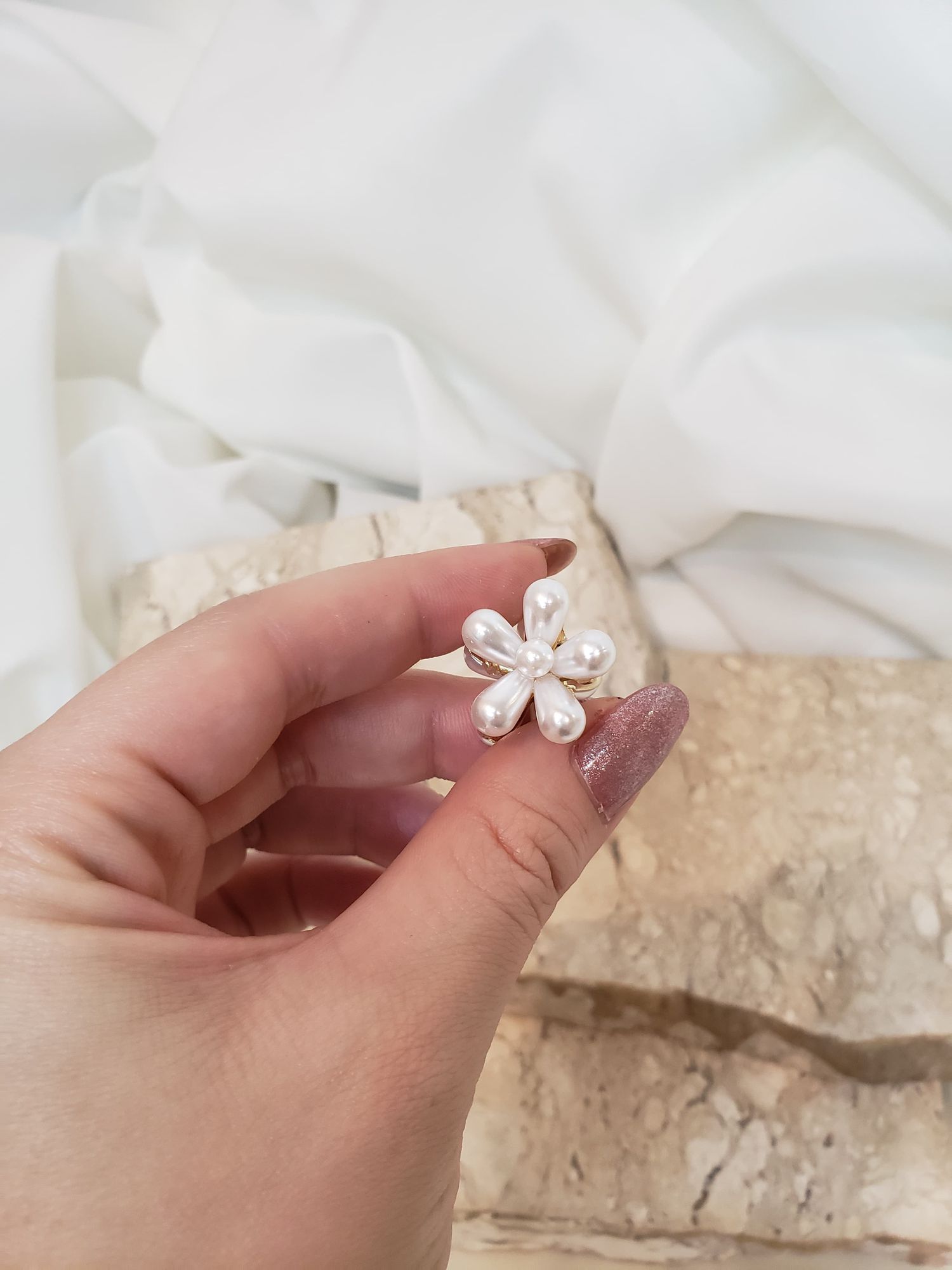 Presilha P flor de pérola - MISS MODA BIJU