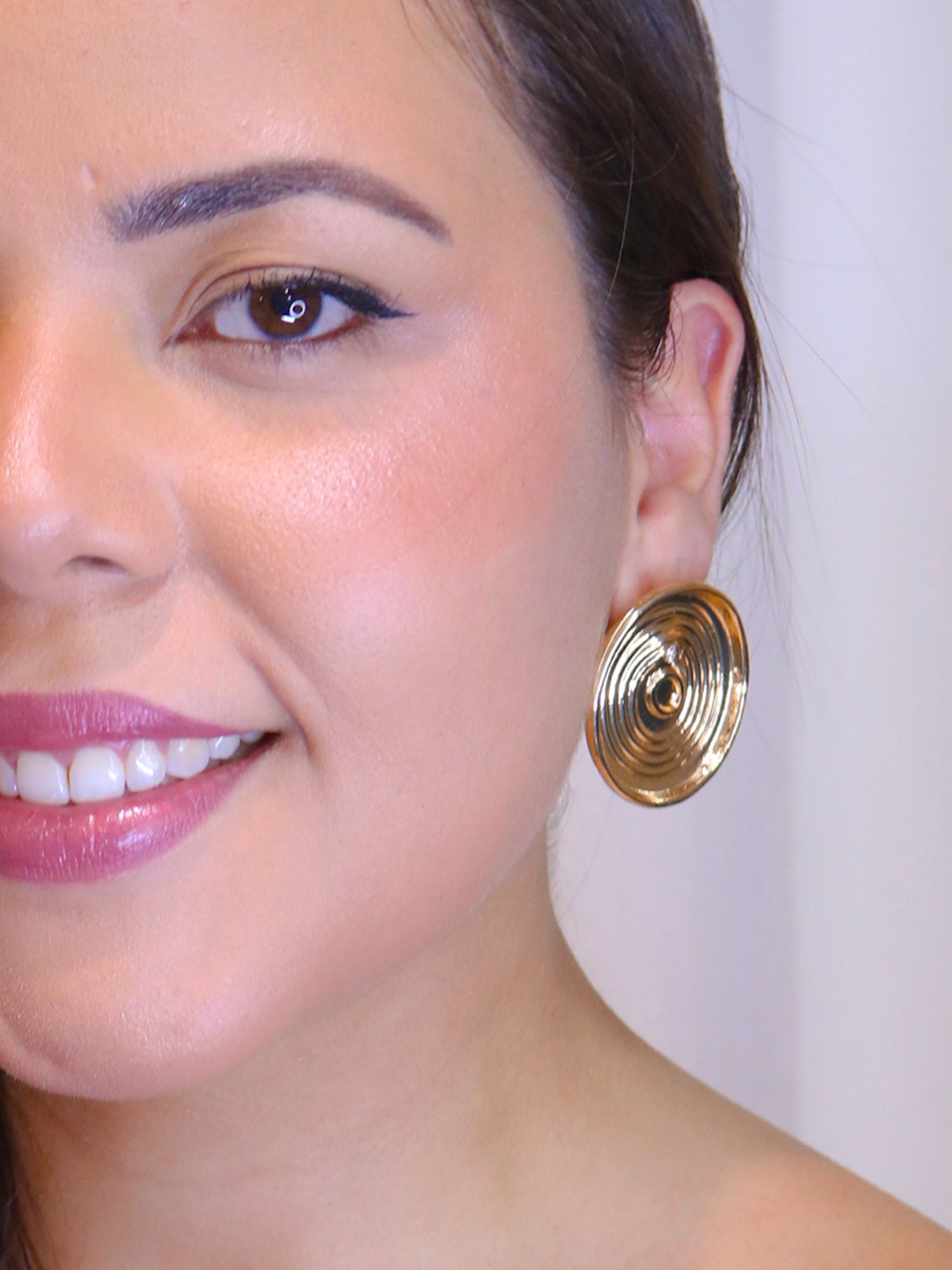 Brinco medalhão - MISS MODA BIJU