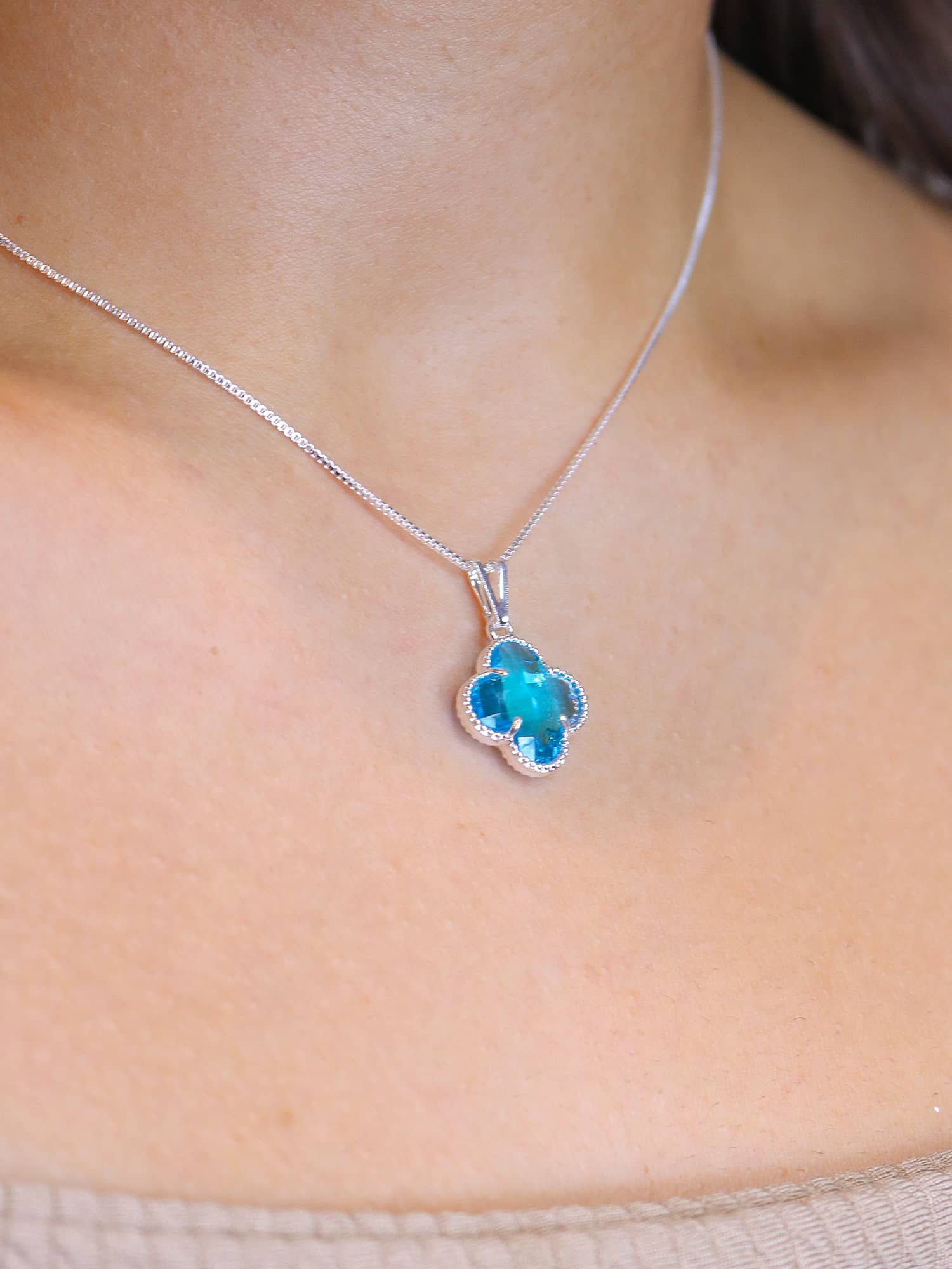 Colar trevo pedra azul - MISS MODA BIJU