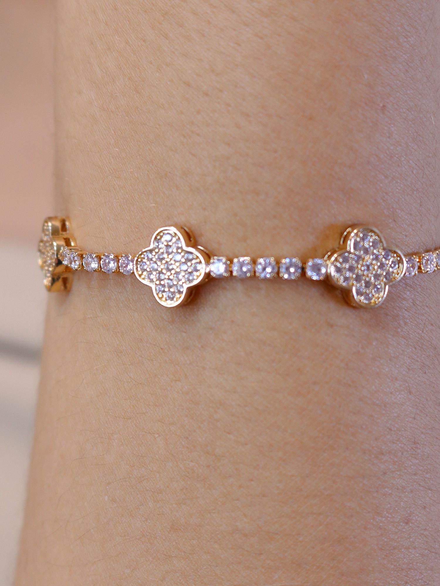 Pulseira trevos cravejados - MISS MODA BIJU