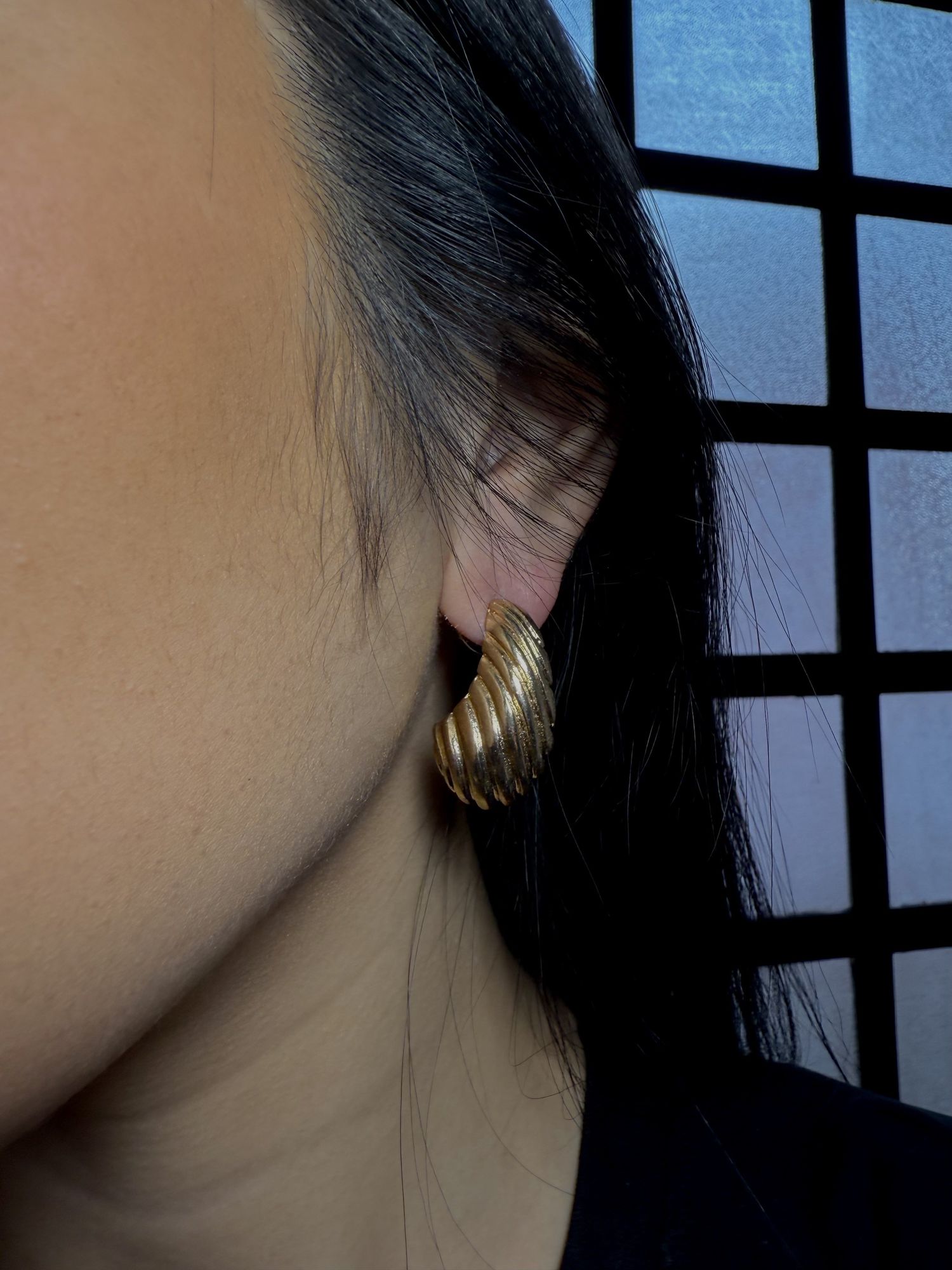 Brinco concha dourado 