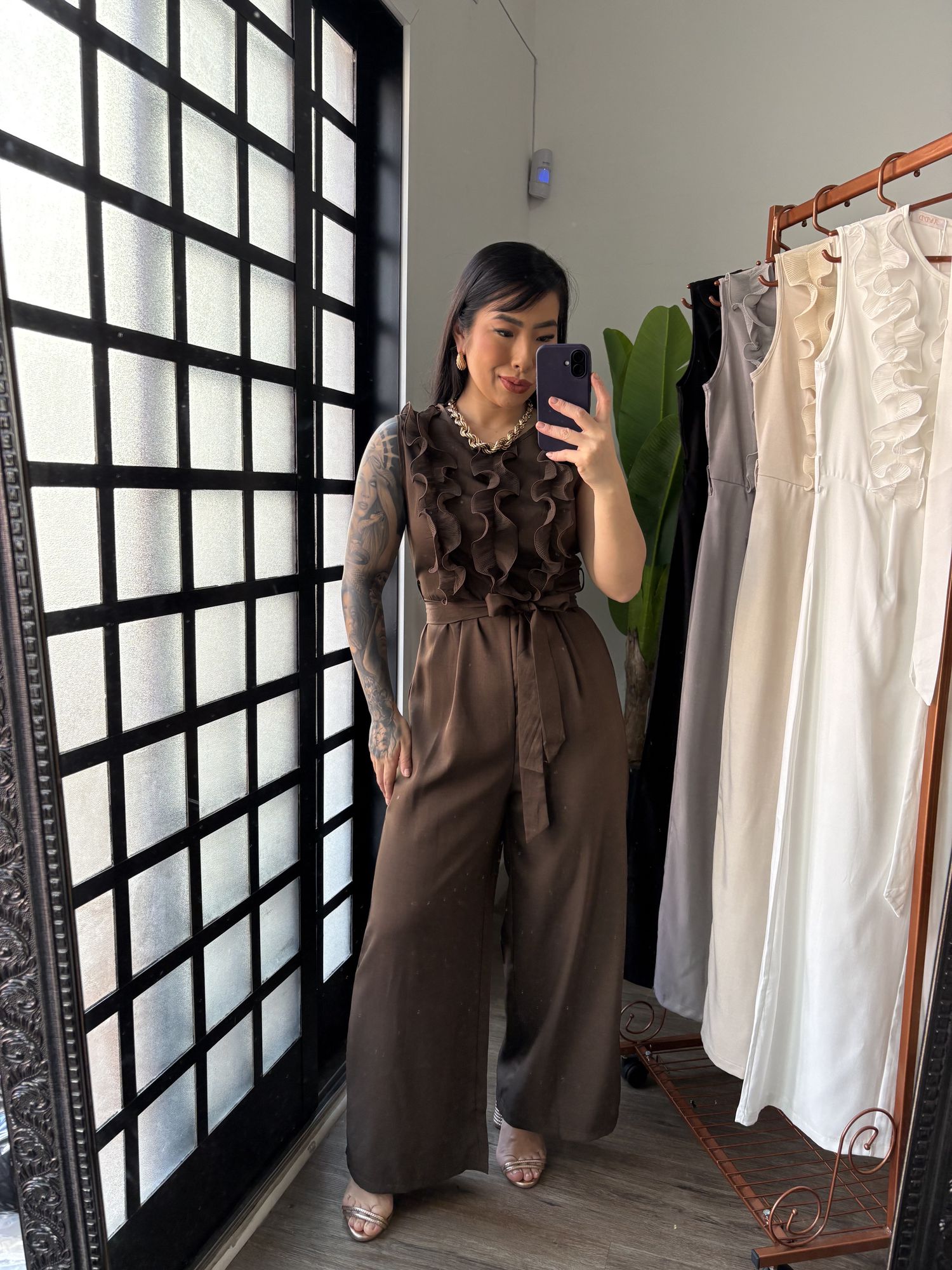 Macacão Pantalona com Babado Ella 22056 - Marrom 