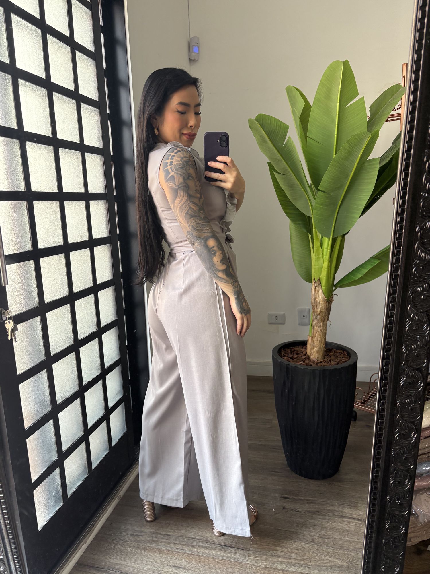 Macacão Pantalona com Babado Ella 22056 - Cinza 