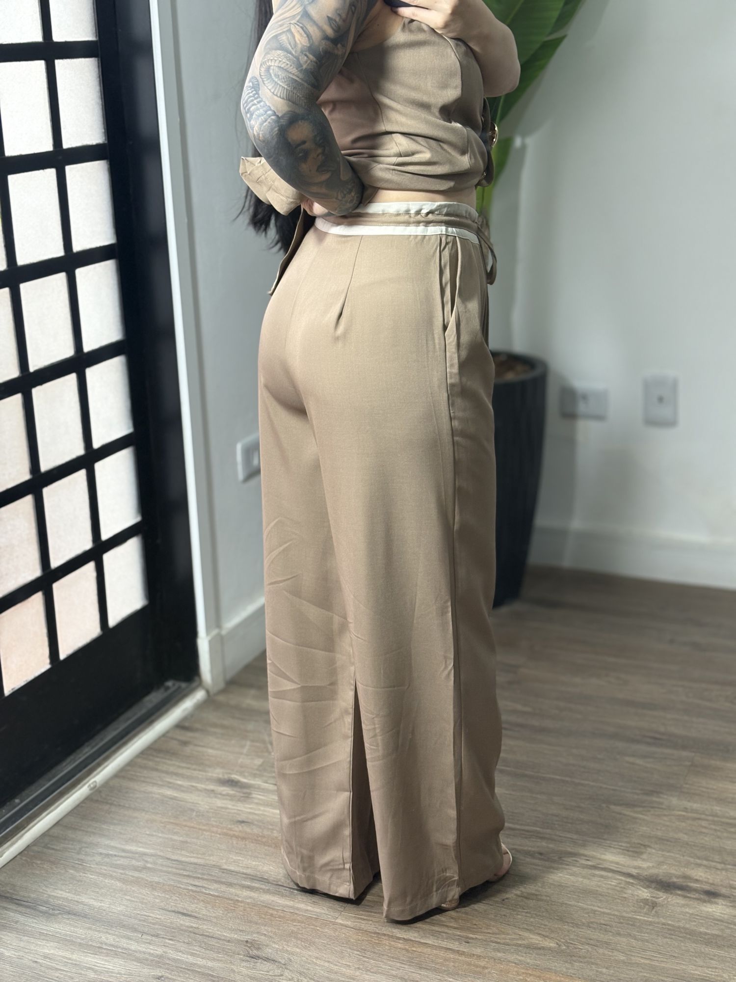 Calça Pantalona Bella 189 - Marrom Claro 