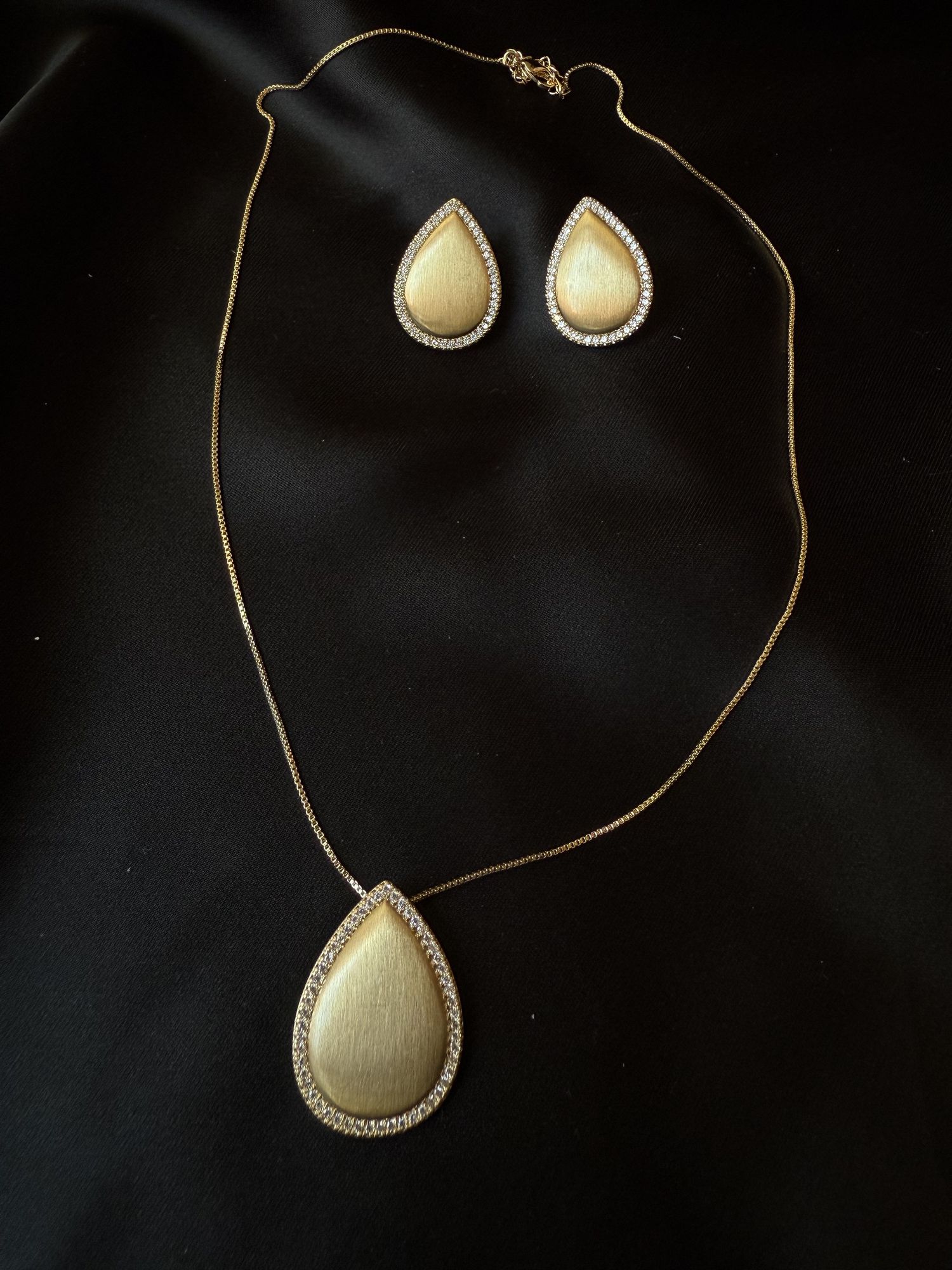 Conjunto Gota com Brilho