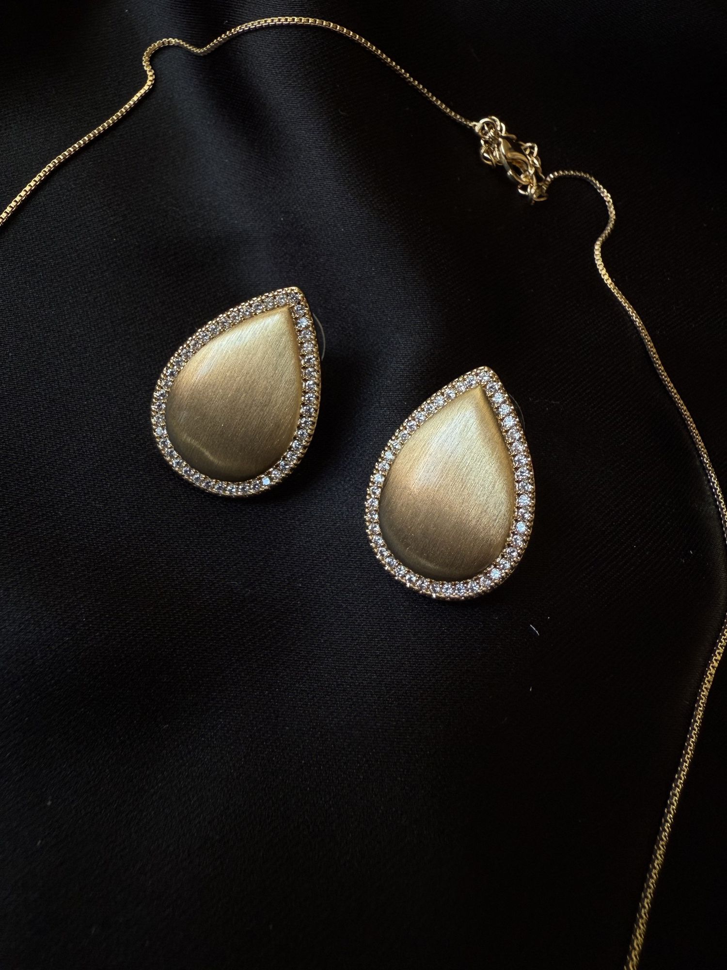 Conjunto Gota com Brilho