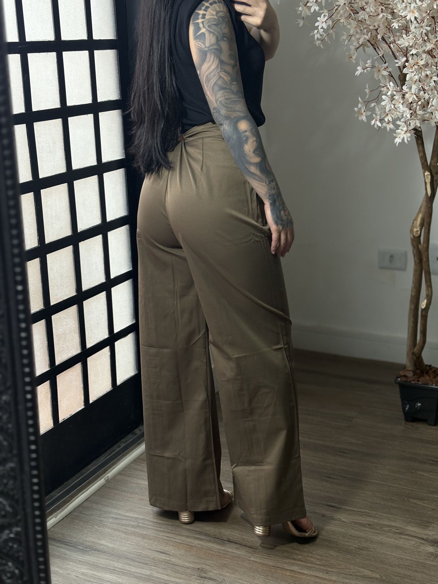 Calça Pantalona Acetinada Plus Size Aura 1185 - Marrom C065