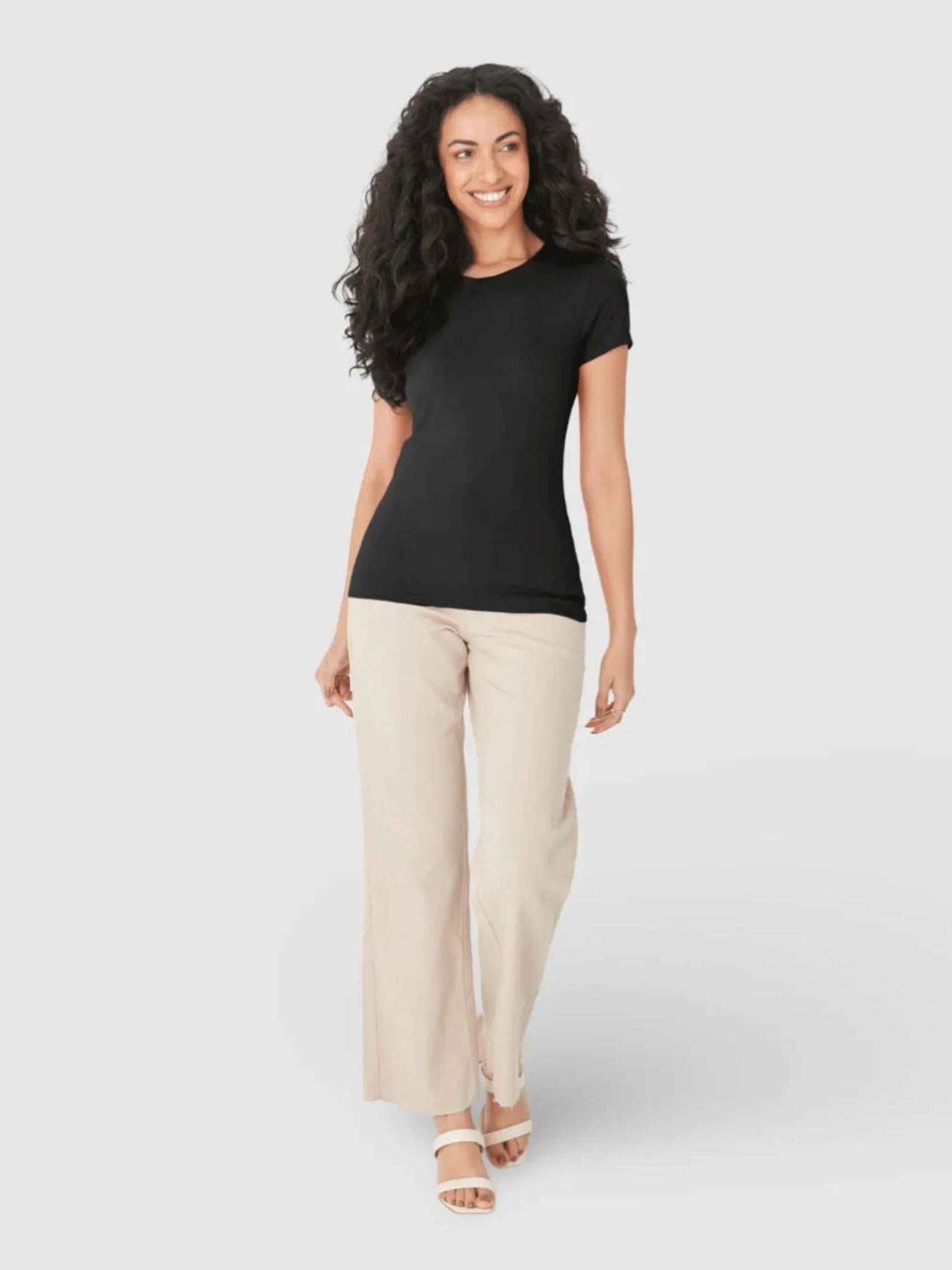 Blusa Básica Feminina Decote Redondo Em Algodão Preto