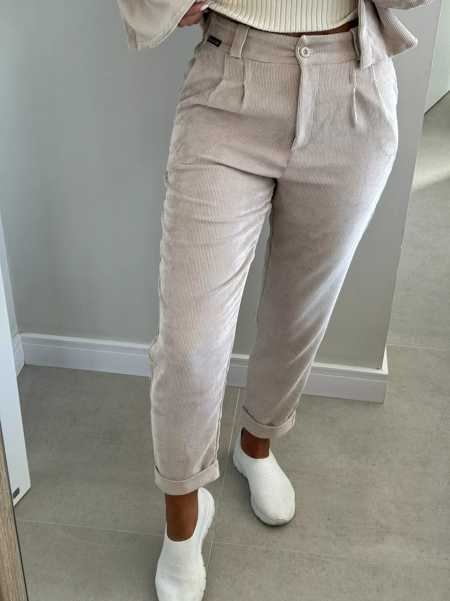 Calça Biamar De Veludo Com Barra Italiana Bege Claro