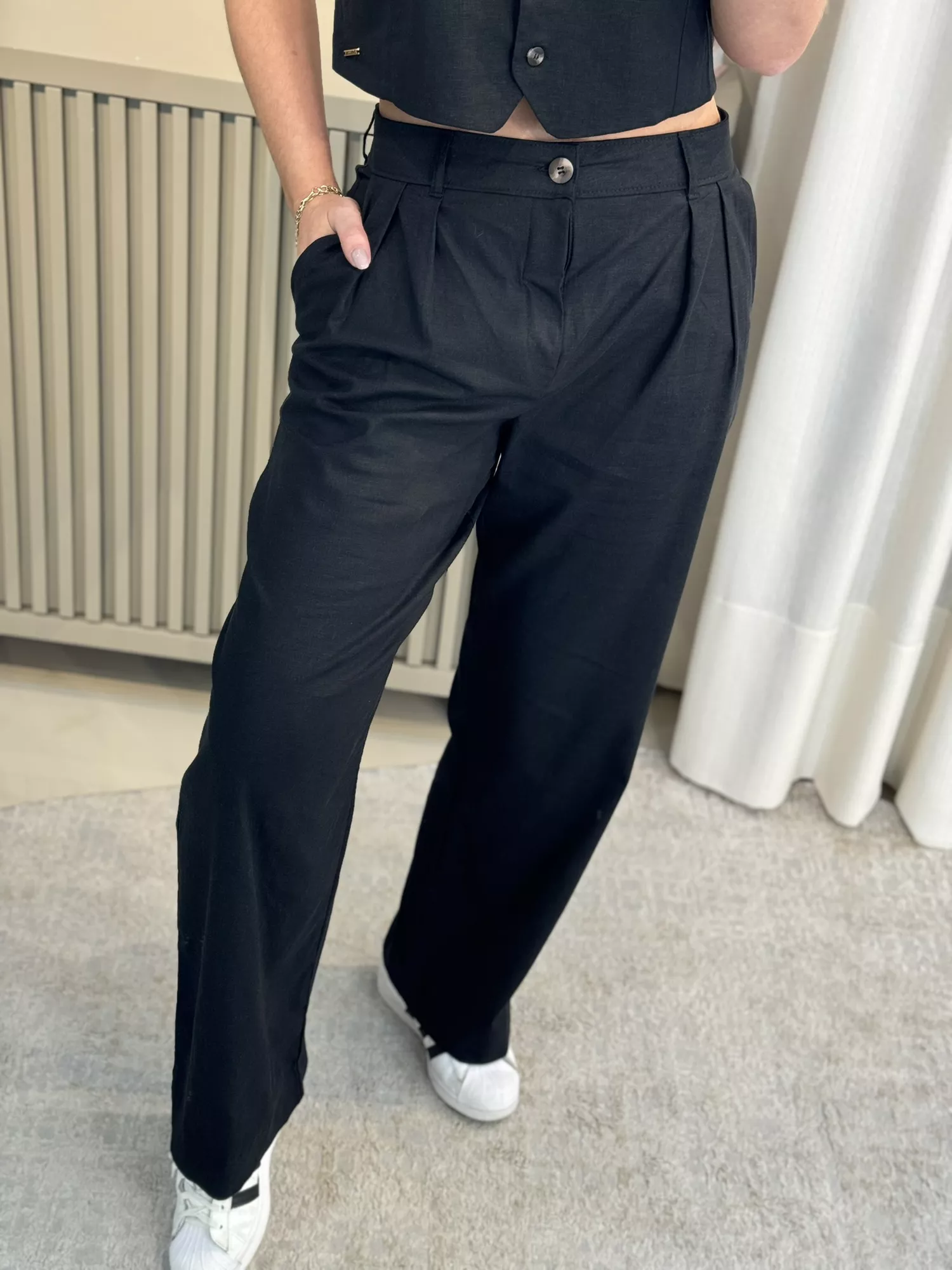 Calça Reta Em Linho Com Bolso Faca Preto
