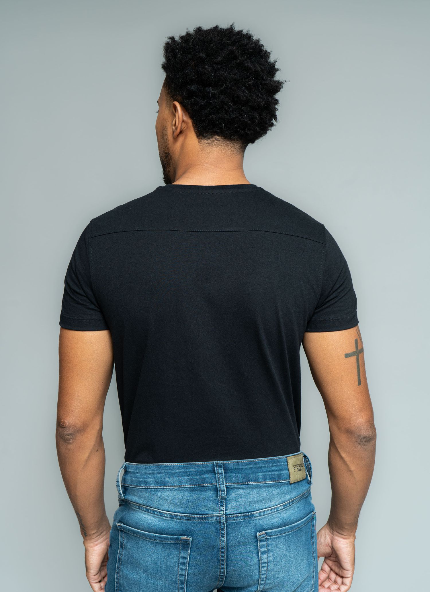 T-Shirt Algodão Preta Stefano