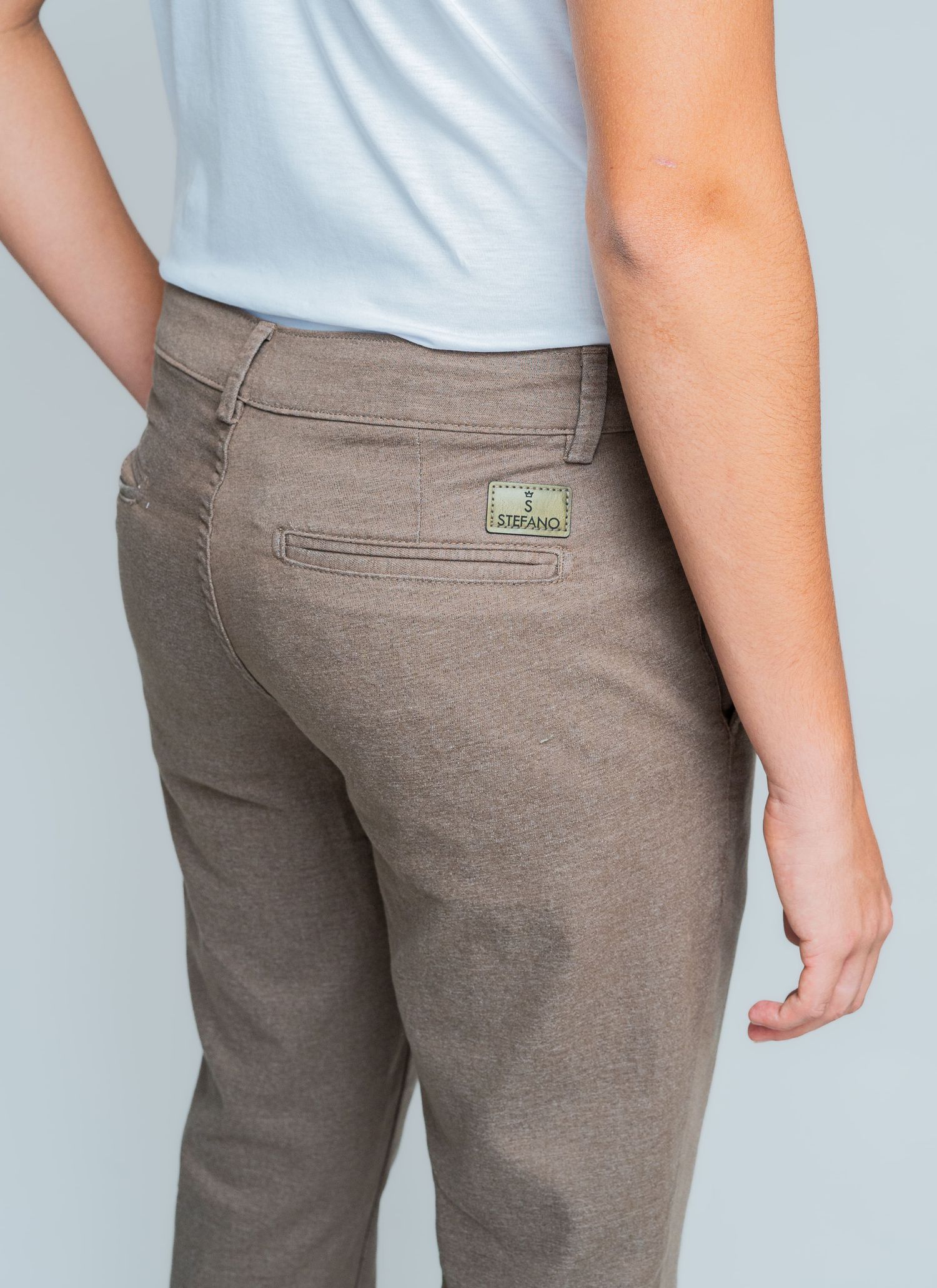 Calça Sarja Stefano Marrom Caqui