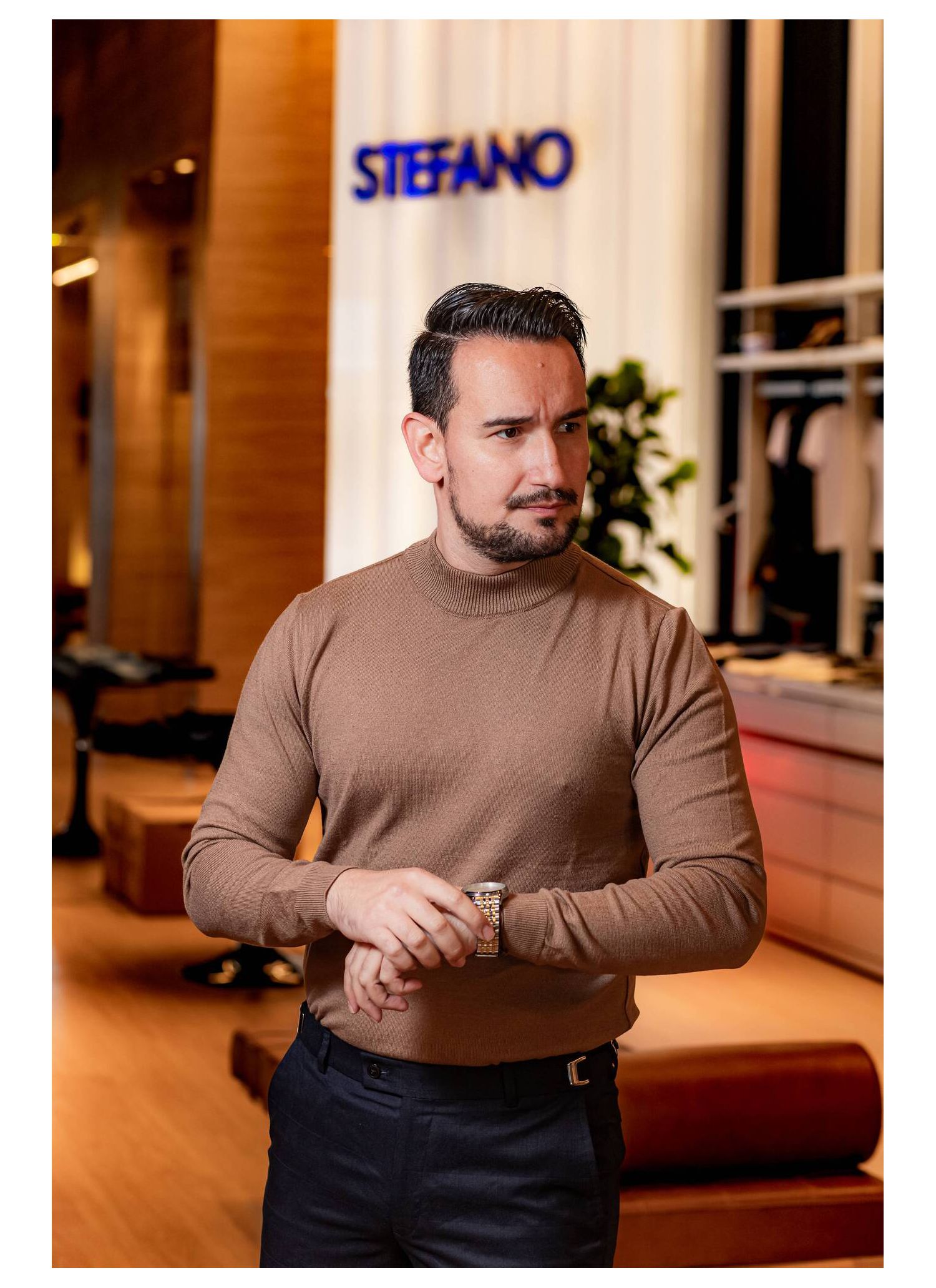 Suéter Gola Alta Stefano Marrom