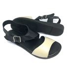 Sandália Rasteira Meg - Off White e Preto