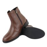Bota Minimal Couro Cano Curto Detalhe Zíper Chocolate