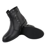 Bota Parker Couro Cano Curto Detalhe Metal Preto