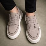 Sneaker Mascullino Couro Cinza com Recortes Preto