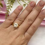 Anel Solitario Banhado a Ouro Trabalhado Abaulado com Pedra de Zirconia 