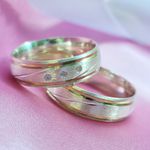 Aliança Comprimisso Prata Com Detalhes 2 canaletas de ouro 6mm 