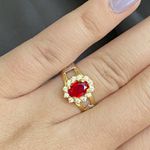 Anel de formatura em ouro 18k com 3.3 gramas com 13 pedras de zircônia com uma pedra oval rubi sintético com dois símbolos em ouro branco 