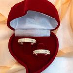 Aliança Em Prata - Modelo Winter 5 mm com 1 Filete no Meio na Feminina 1 Pedra Diamantada 