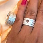 Aliança Em Prata - Modelo Drudi 10 mm com Canaletas Diamantada na Feminina 1 Coração 
