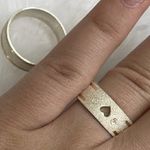 Aliança prata quadrada com 7mm Com coração vazado duas pedras duas canaleta lisas toda diamantada Masculina diamantada com duas canaletas lisas 