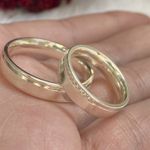 Aliança de Prata 5mm Quadrada anatômica - Feminina meia cravejada - Masculina com canaleta na lateral