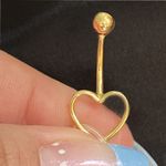 Piercing umbigo ouro 18k em formato de coração 