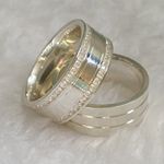 Aliança prata quadrada anatômica com 8mm Feminina com duas canaletas cravejadas toda polida Masculina com duas canaletas toda polida