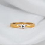 ANEL SOLITÁRIO NOIVADO OURO 18K 1,4mm 3g MODELO STEPHANIE
