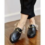 MULE MADÁ DE COURO PRETO COM PELO