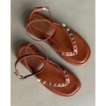 SANDÁLIA FLATFORM LUMA CARAMELO COM APLICAÇÕES