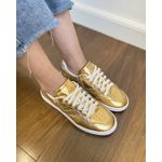 TÊNIS CACÁ EM COURO DOURADO COM DETALHE BROCADO