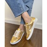 TÊNIS CACÁ EM COURO DOURADO COM DETALHE BROCADO