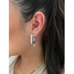 Argola Quadrada Micro Cravejada Banhado a Ródio Branco 