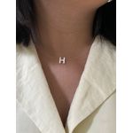 Colar Fio de Nylon Letra em Madrepérola 