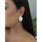 Brinco Orgânico Resinado Madrepérola Banhado a Ouro 